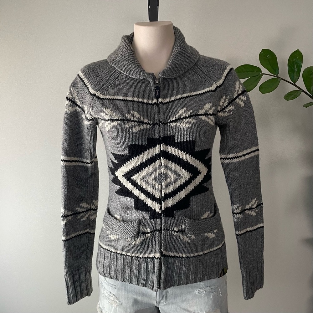 Triple Five Soul Wool Blend Cowichan Knit Aztec Cardigan Grey Black Size Small